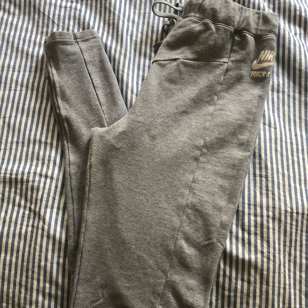 Nike track and field leggings/pants size: small